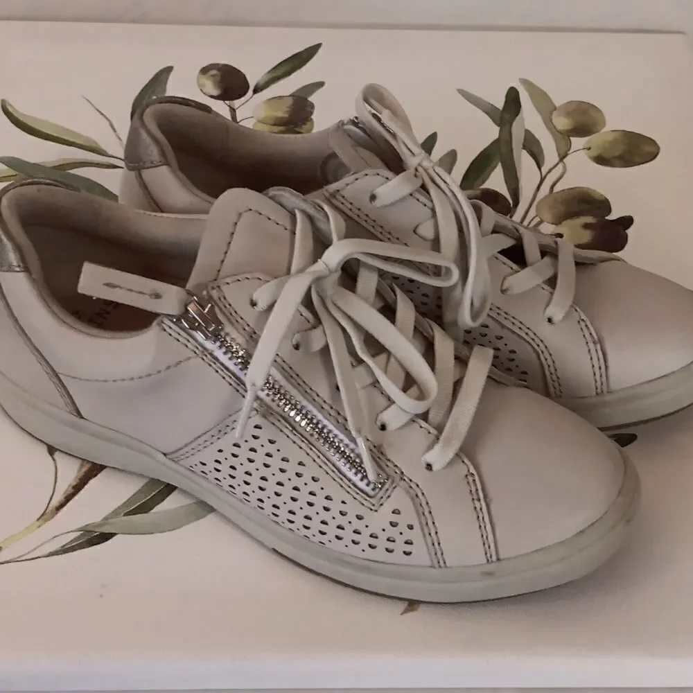 EARTH ORIGINS Etta Leather Sneakers